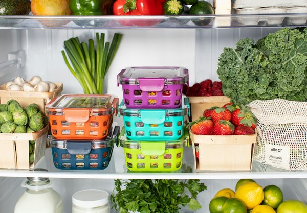 What are the optimal humidity levels for preserving food in kitchen storage?